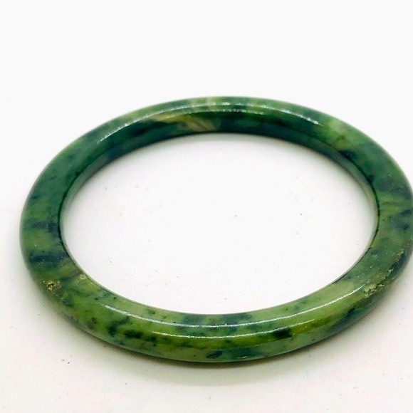 Vintage Green Stone Bangle Bracelet - Picture 17 of 17